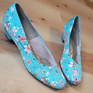 Soft Style Floral Small Heel